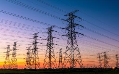 Energia, gli italiani spendono meno grazie alla tecnologia
